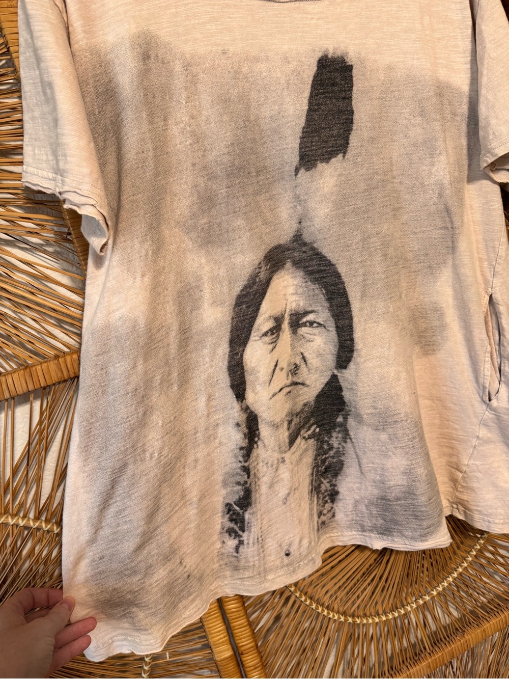 Blue Velvet Relaxed Beige Graphic Tee - Native Portrait Print | Size: M - Picture 3 of 11